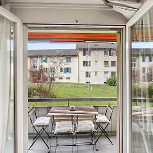 Cozy 2 Bedroom In Zurich